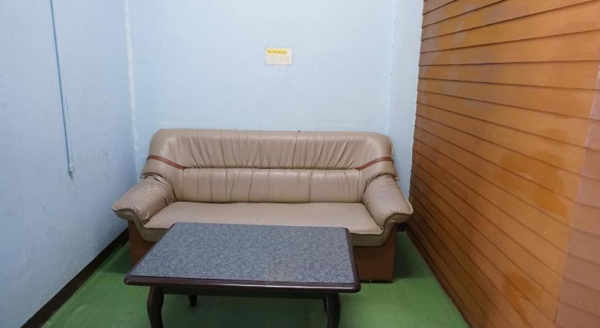 Oyo 730 Meedee Hostel Bangkok Ngoại thất bức ảnh